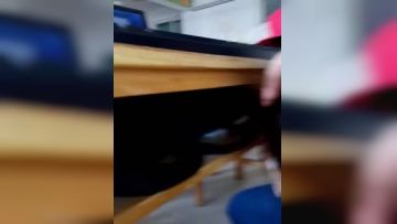 女高中生在教室给男友口交