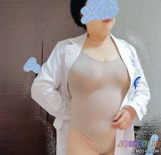 肥女医生52岁的舅妈像小母猪被我插得高潮乱叫