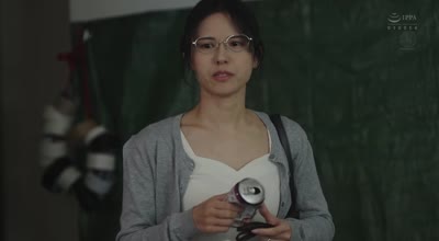 JUR-352 鸣り止まぬ工事の騒音。救いを求める人妻の声は无情にも掻き消されて…。 肉体労働者の性奴●と化す中出し轮●。 武藤あやか