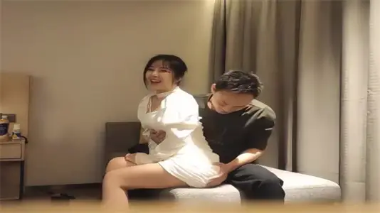 步宾探花白裙妹甜美出击，极品身材诱惑撩人欲火焚身